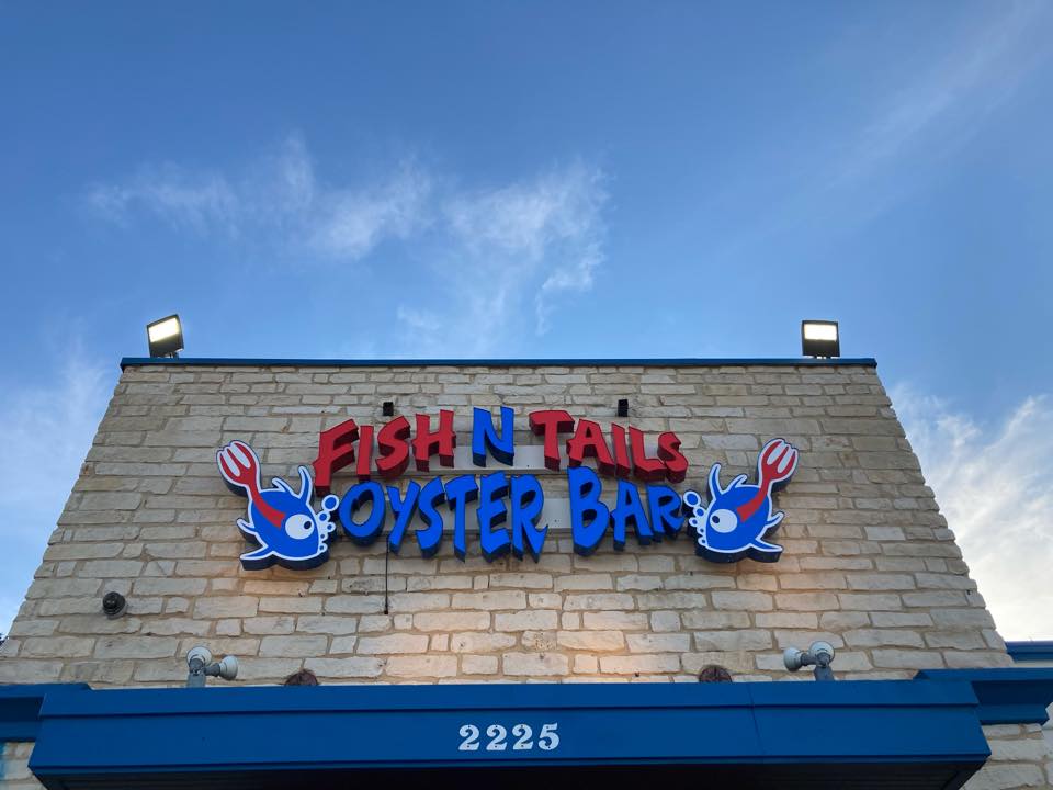 Fish N Tails Lewisville Live
